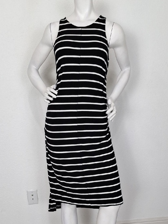 Liz Lange Dresses & Skirts - Liz Lange Maternity Black White Striped Boho Feminine High Low Midi Dress Size S